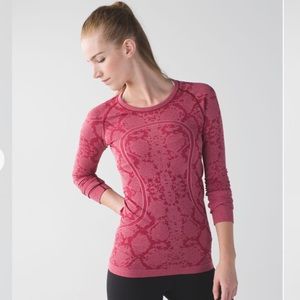 LULULEMON swiftly tech crew long sleeved Heather Cranberry top size 8